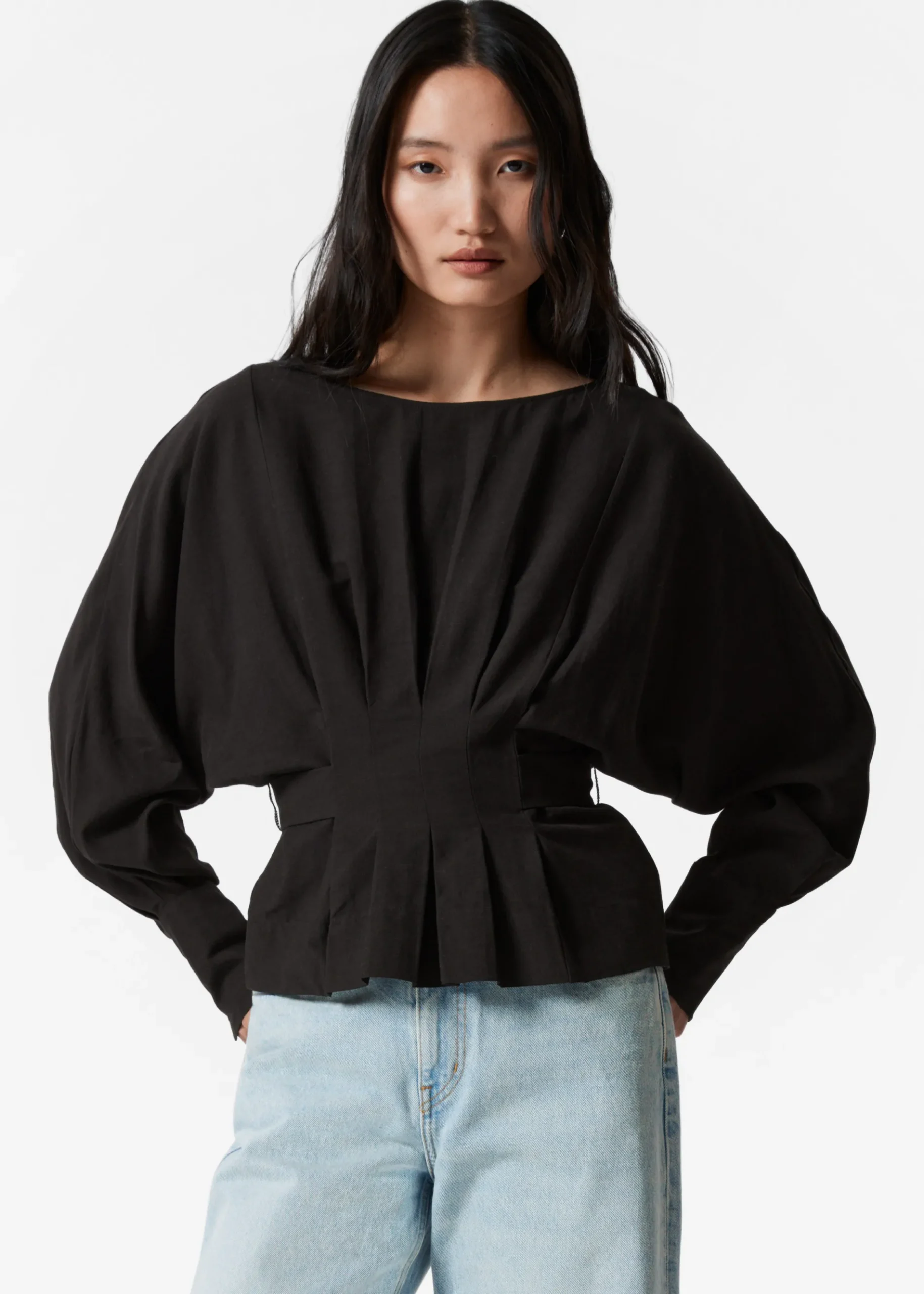 & Other Stories Plissierte Bluse mit U-Boot-Ausschnitt
