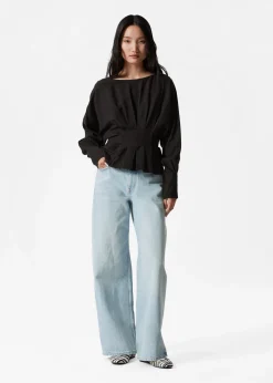 & Other Stories Plissierte Bluse mit U-Boot-Ausschnitt