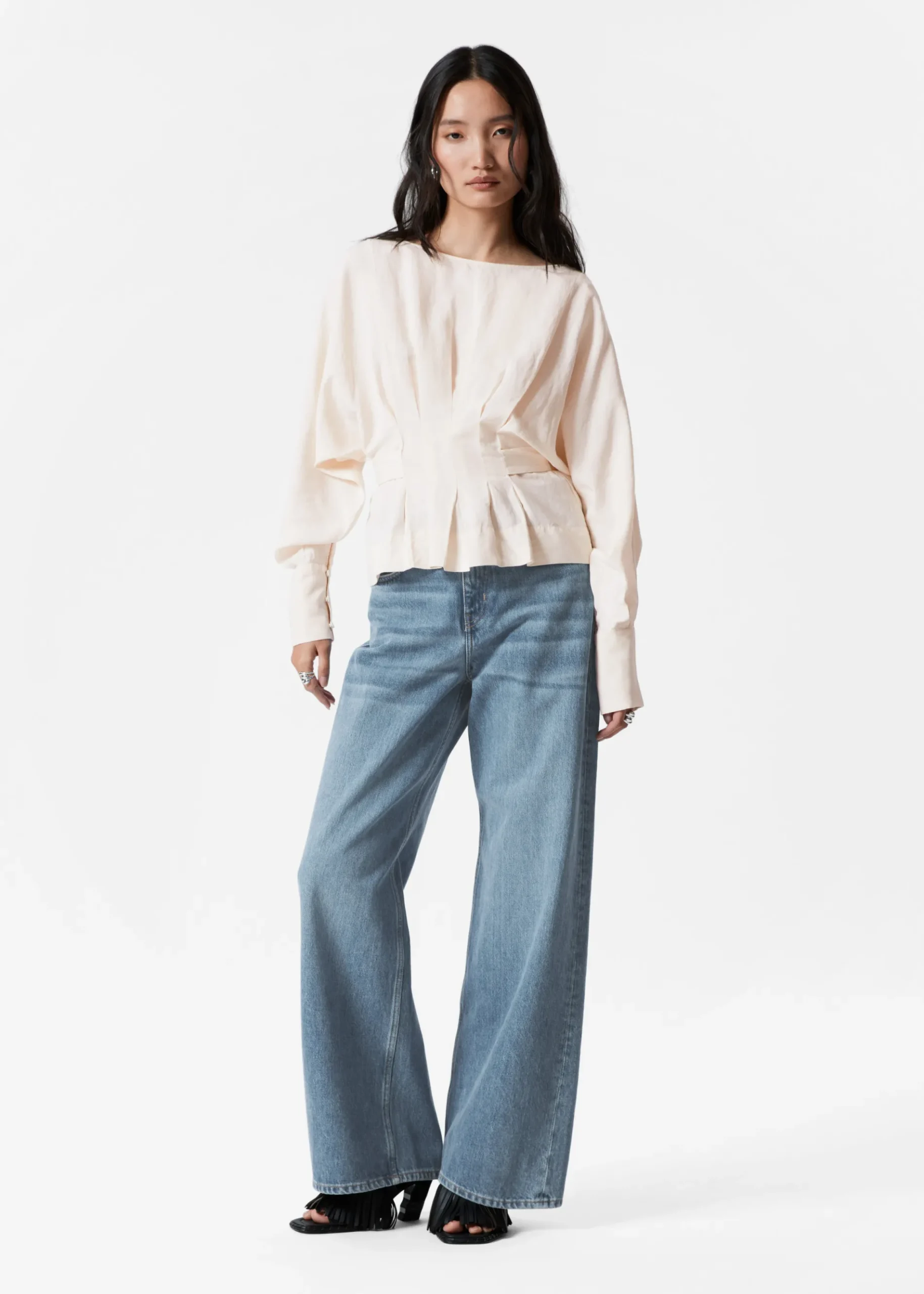 & Other Stories Plissierte Bluse mit U-Boot-Ausschnitt