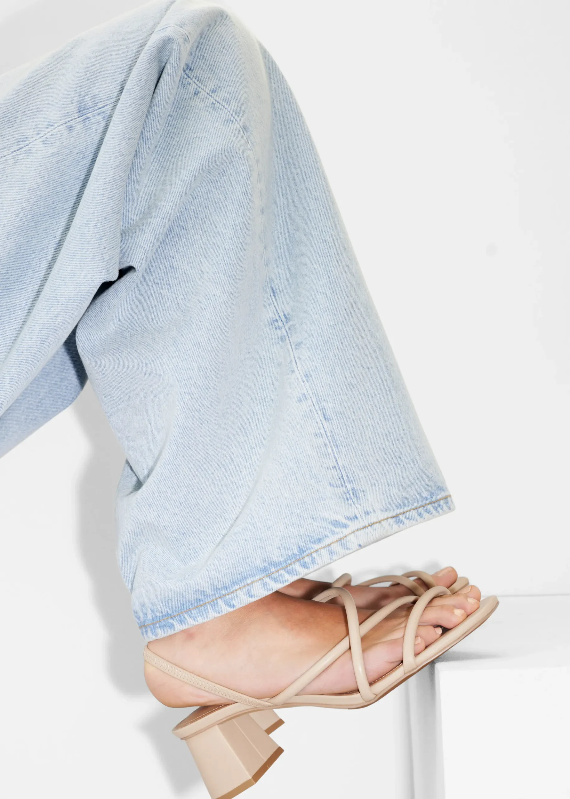 & Other Stories Riemchensandalen mit Blockabsatz