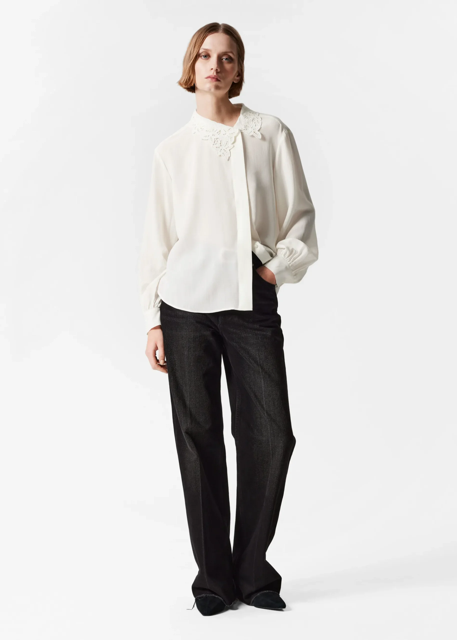 & Other Stories Seidenbluse mit asymmetrischem Kragen