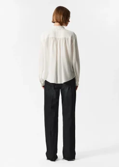 & Other Stories Seidenbluse mit asymmetrischem Kragen