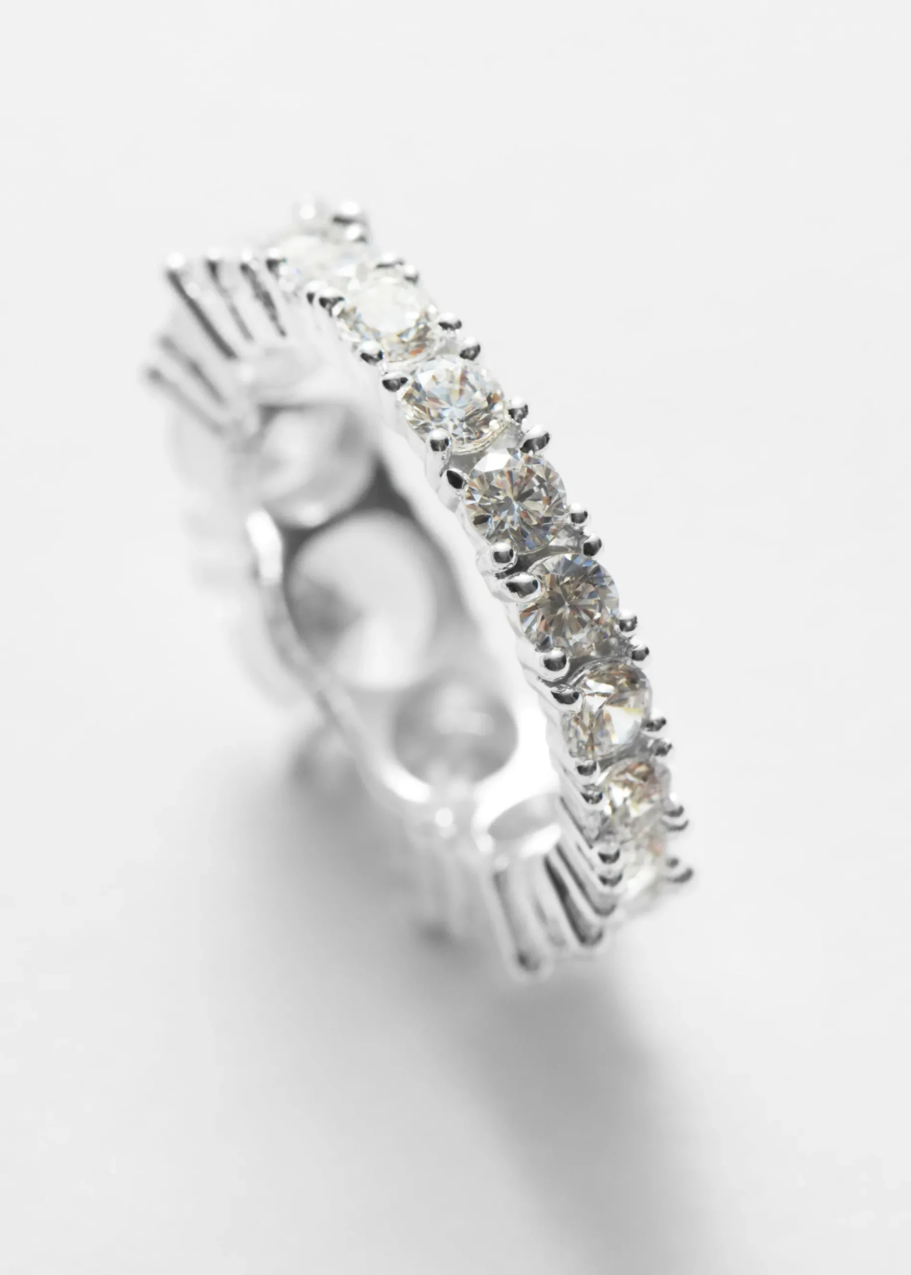 & Other Stories farbener Ring mit Kristallsteinen