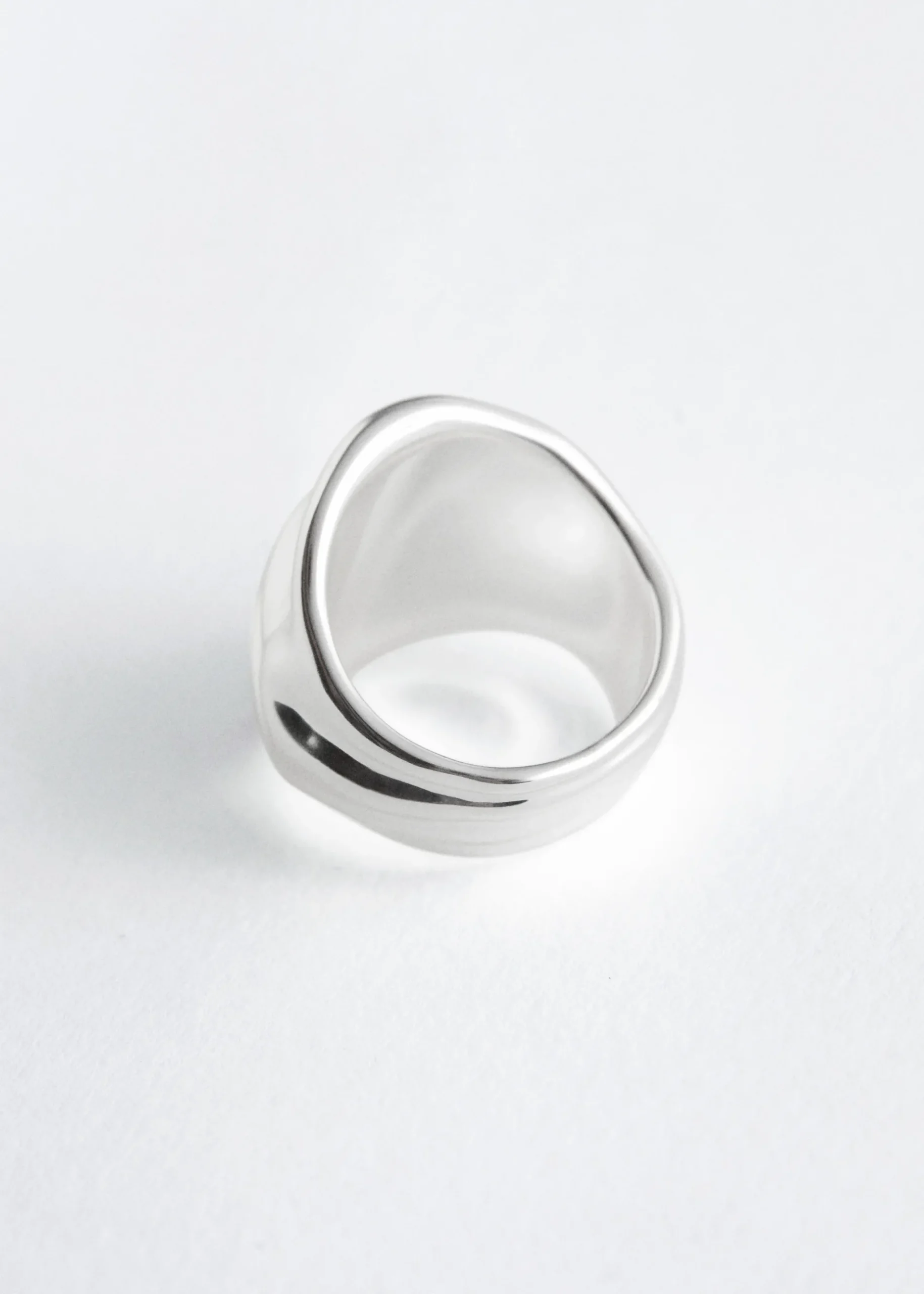 & Other Stories Skulpturaler Ring in Wellenform