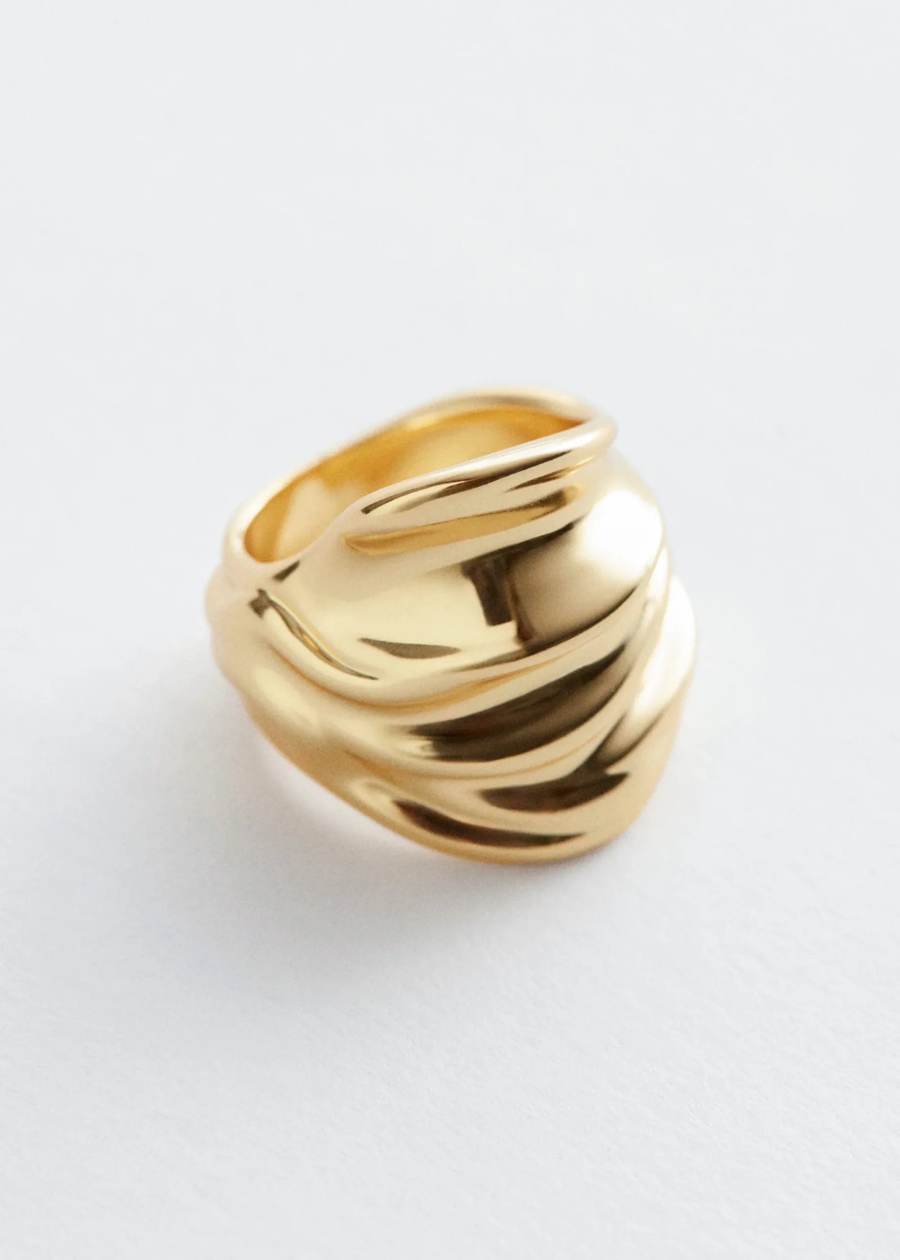 & Other Stories Skulpturaler Ring in Wellenform