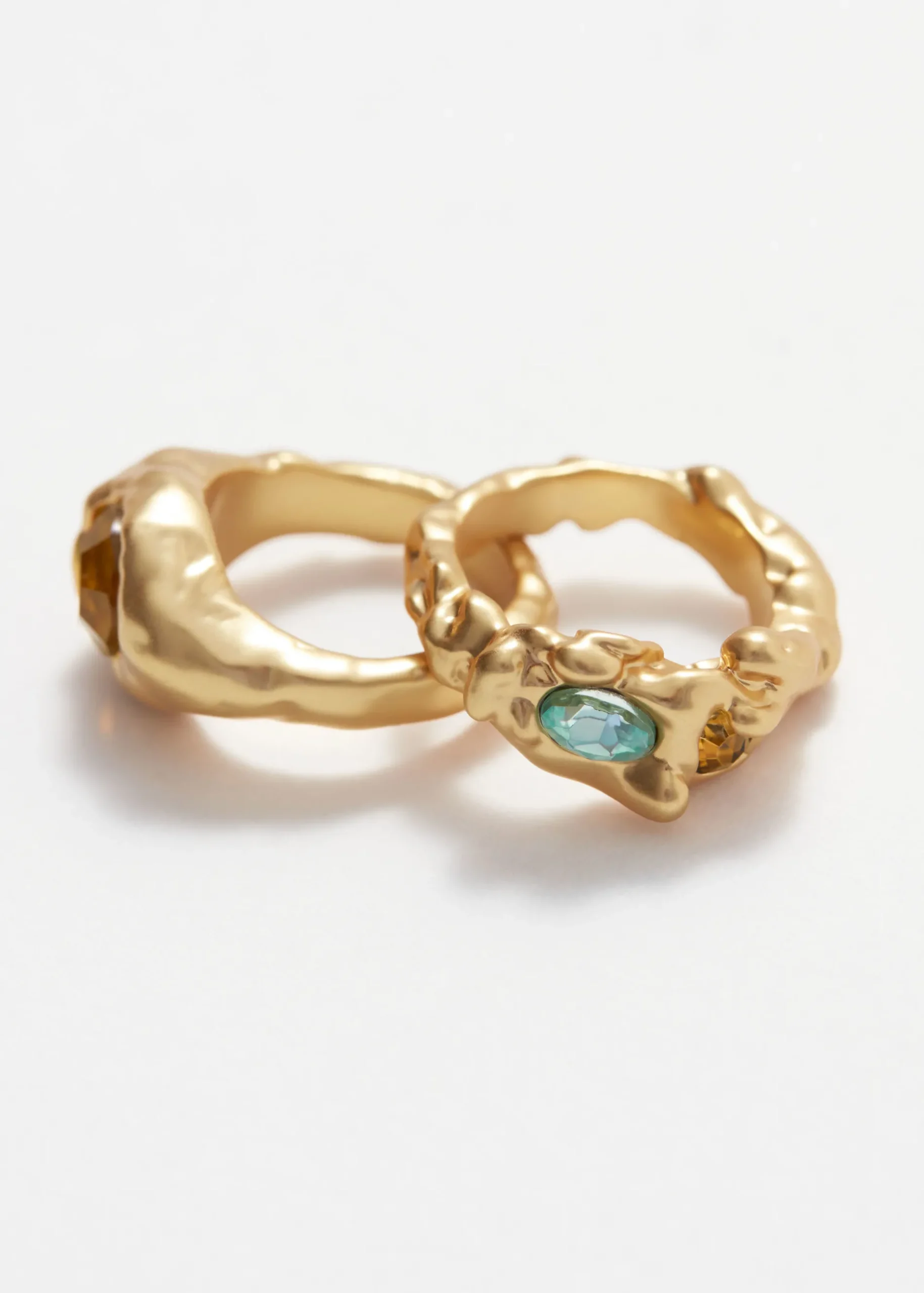 & Other Stories Skulpturierte Ringe im Set mit Schmucksteinen