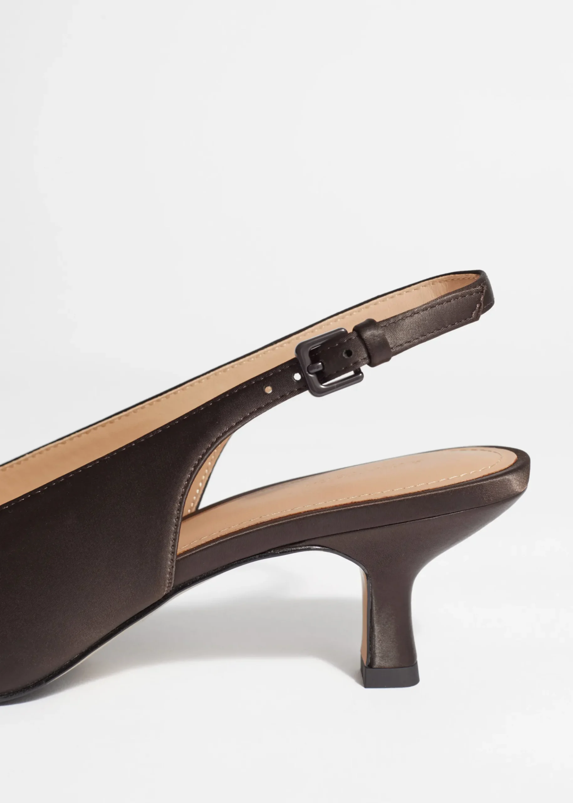 & Other Stories Spitz zulaufende Pumps mit Fersenriemen