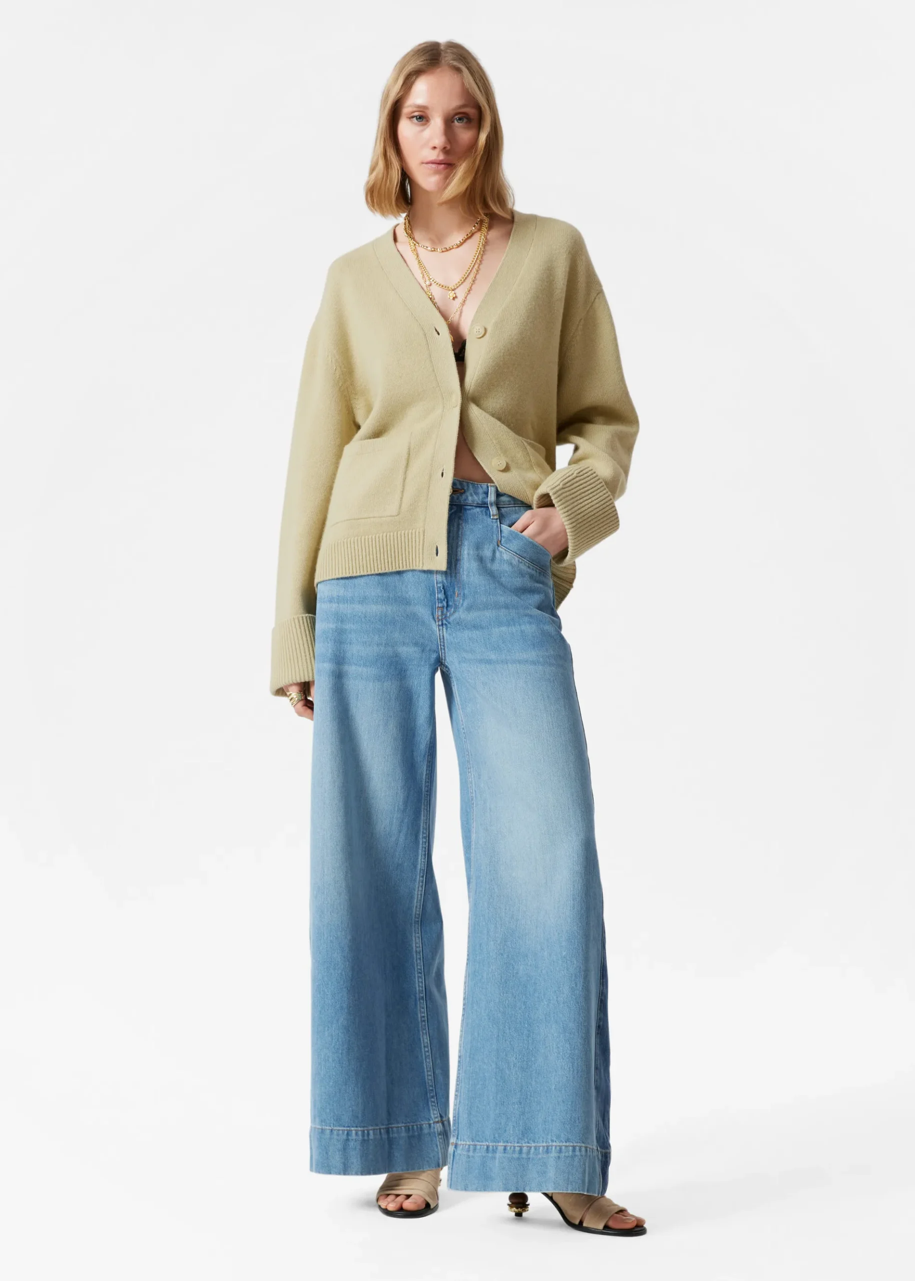 & Other Stories Strickjacke mit aufgesetzten Taschen