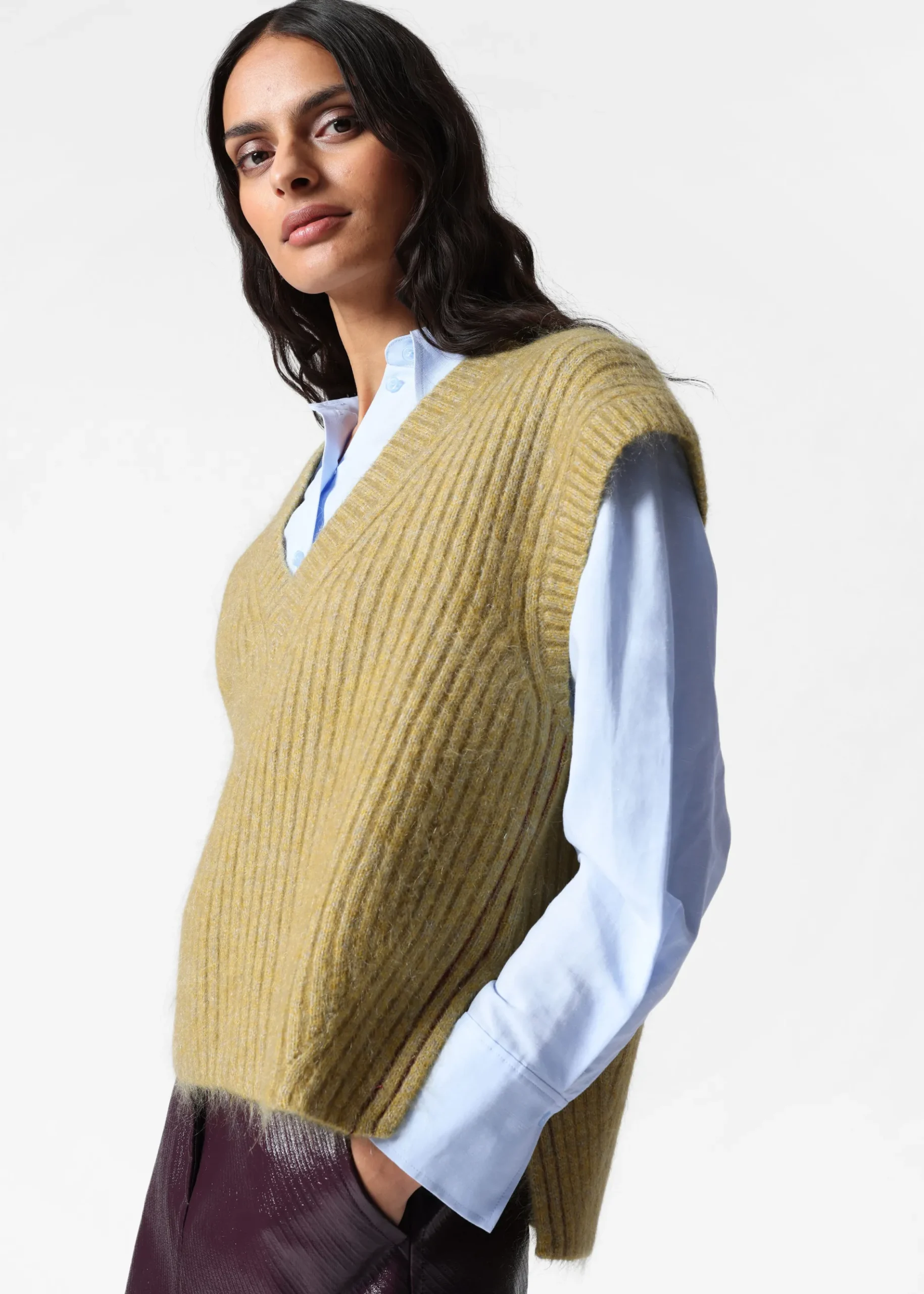 & Other Stories Strickweste mit V-Ausschnitt aus Mohair-Mix