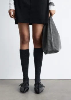 & Other Stories Tragetasche im Washed-Denim-Look