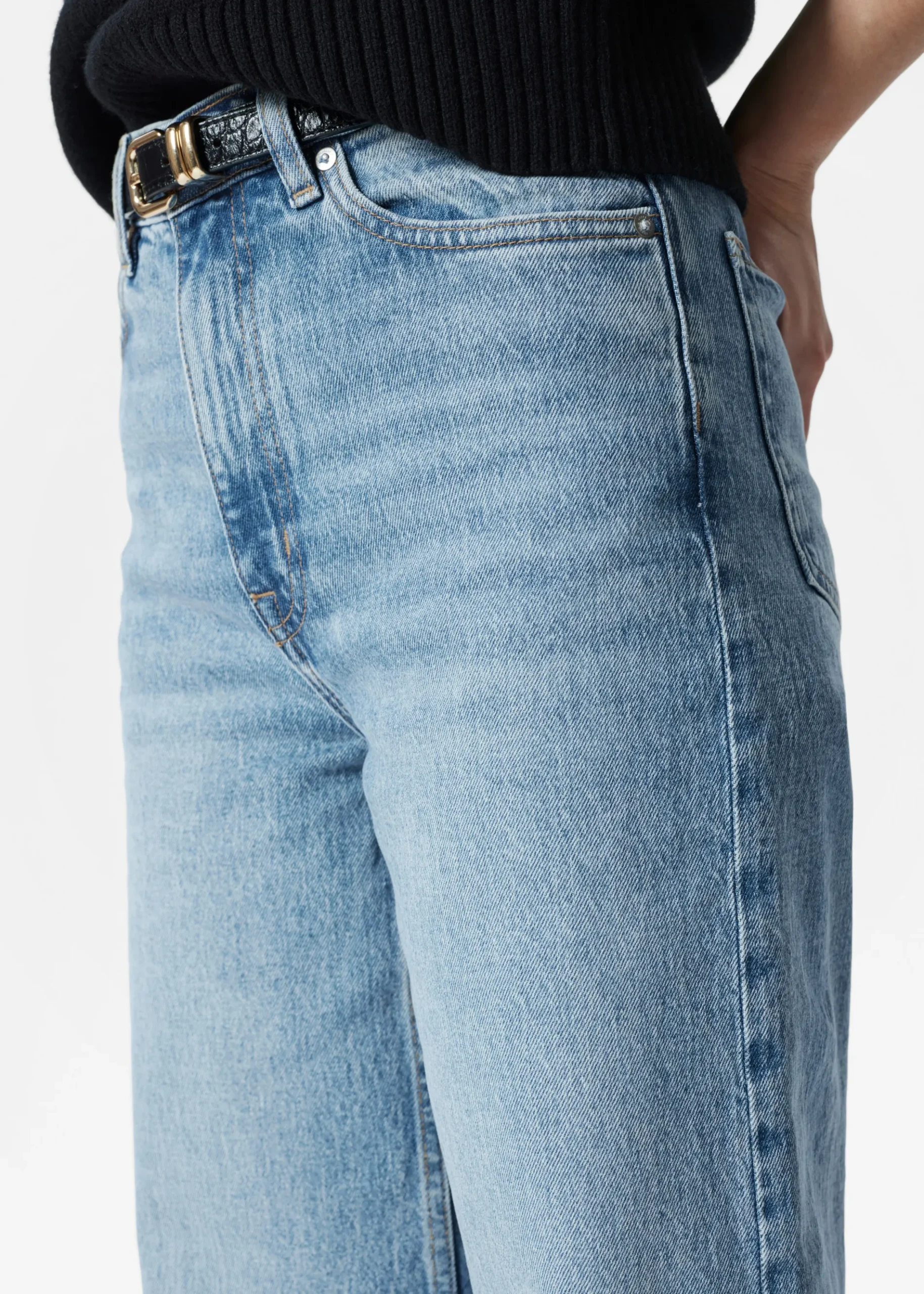 & Other Stories Verkürzte Jeans mit weitem Bein