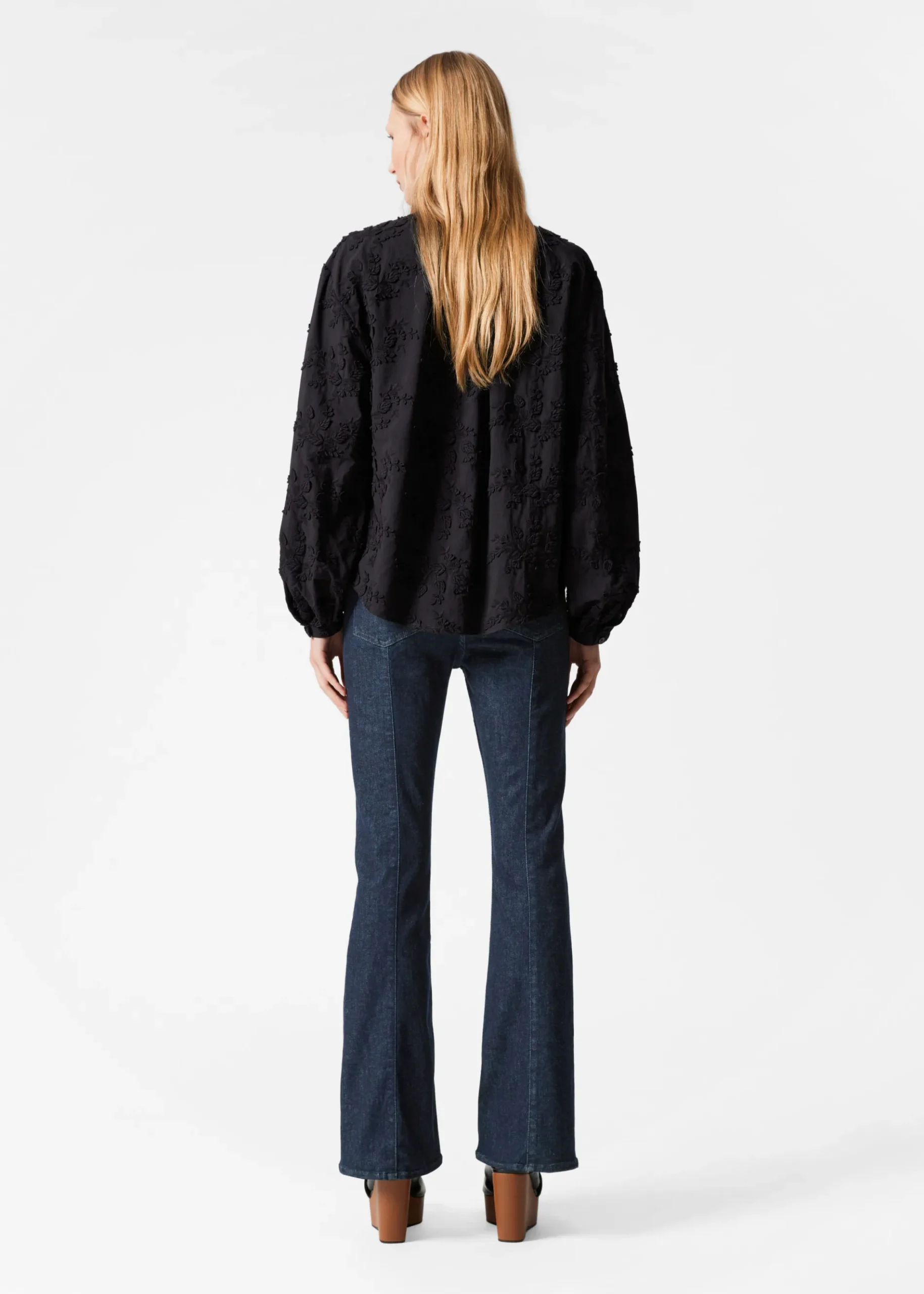 & Other Stories Voluminöse Bluse mit Blumenapplikation