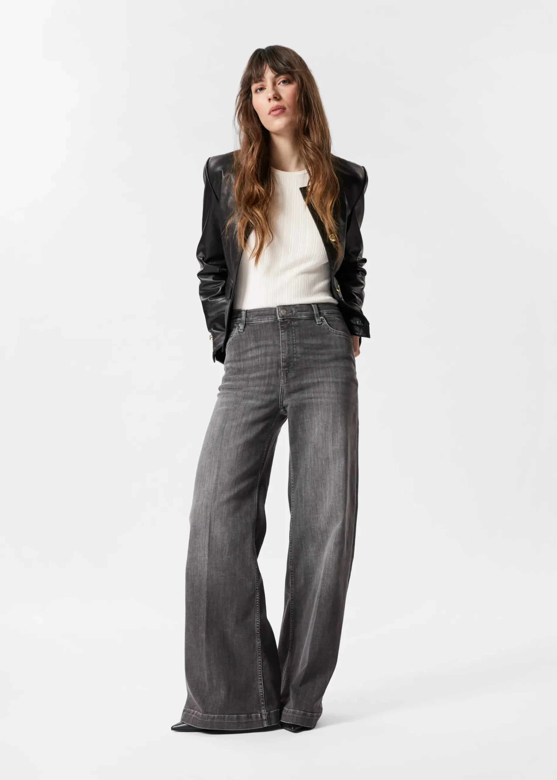 & Other Stories Weite Jeans mit Bügelfalten