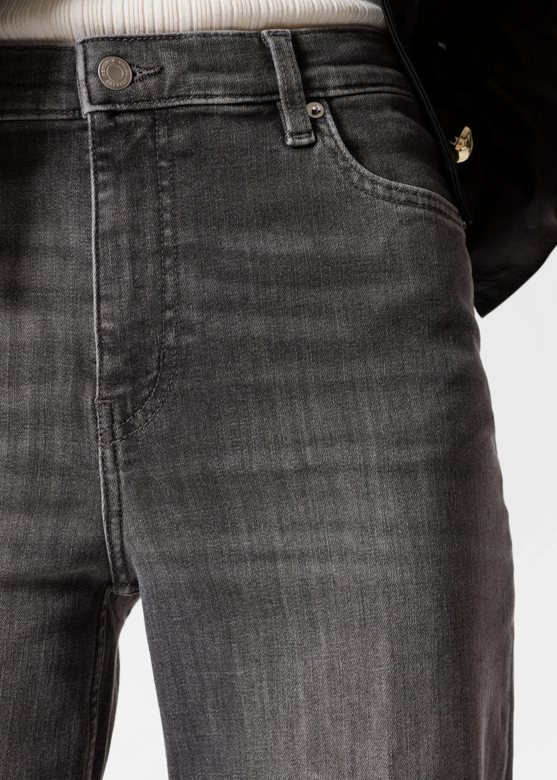 & Other Stories Weite Jeans mit Bügelfalten