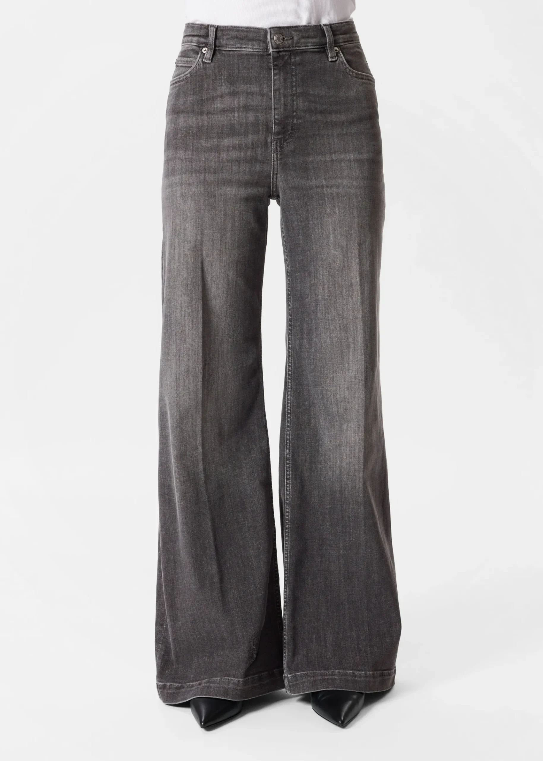& Other Stories Weite Jeans mit Bügelfalten