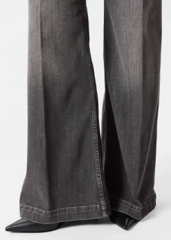 & Other Stories Weite Jeans mit Bügelfalten