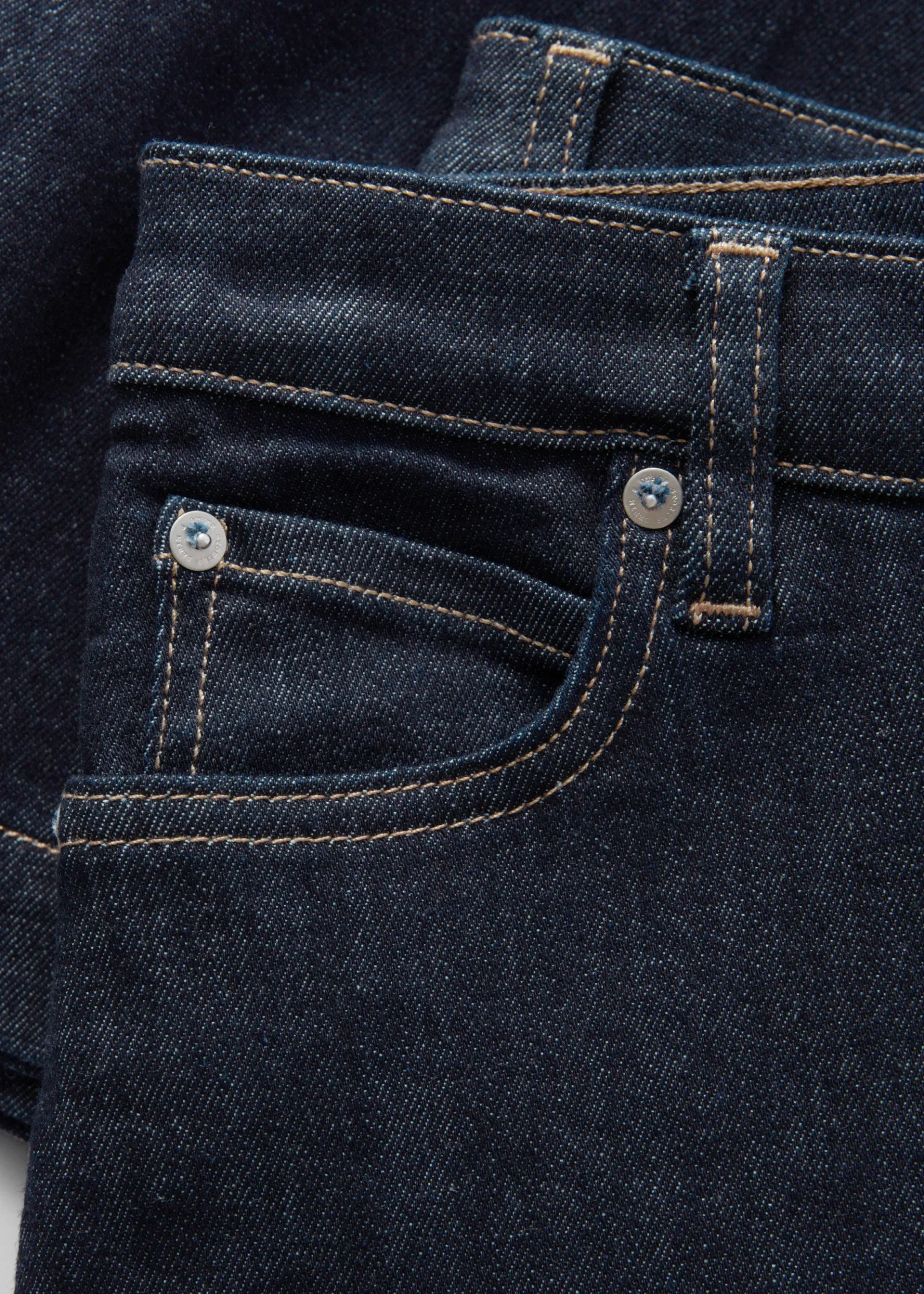 & Other Stories Weite Jeans mit Bügelfalten